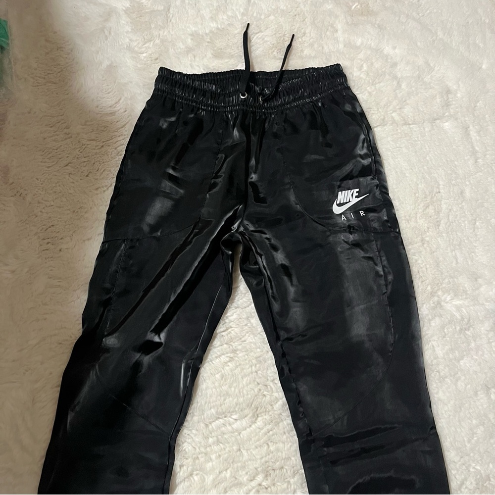 Nike Joggers - Picture 2 of 4